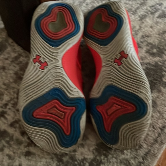 Basketball shoes - Picture 3 of 4